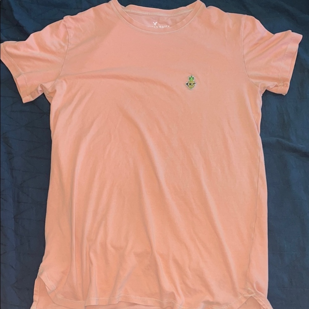 Men's American eagle salmon colored t-shirt
